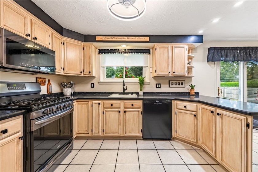 Unique layout in this 2248 square foot two story home &amp; is - photo 11