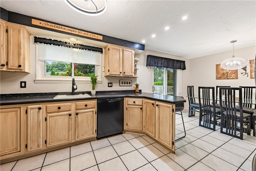 Unique layout in this 2248 square foot two story home &amp; is - photo 12