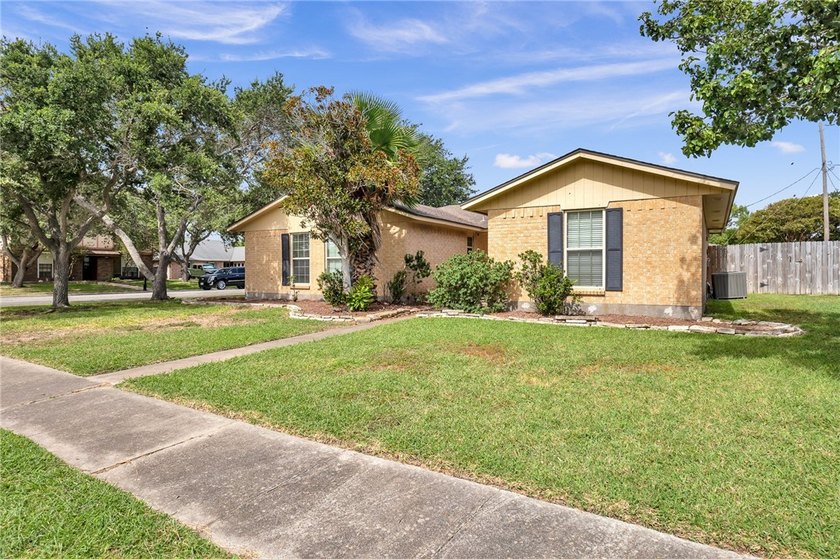 Welcome to this well-maintained 4-bedroom, 2-bath home in the - photo 2