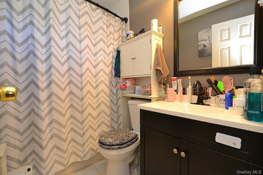 Rare find! This meticulously maintained 3-bedroom home combines - photo 11