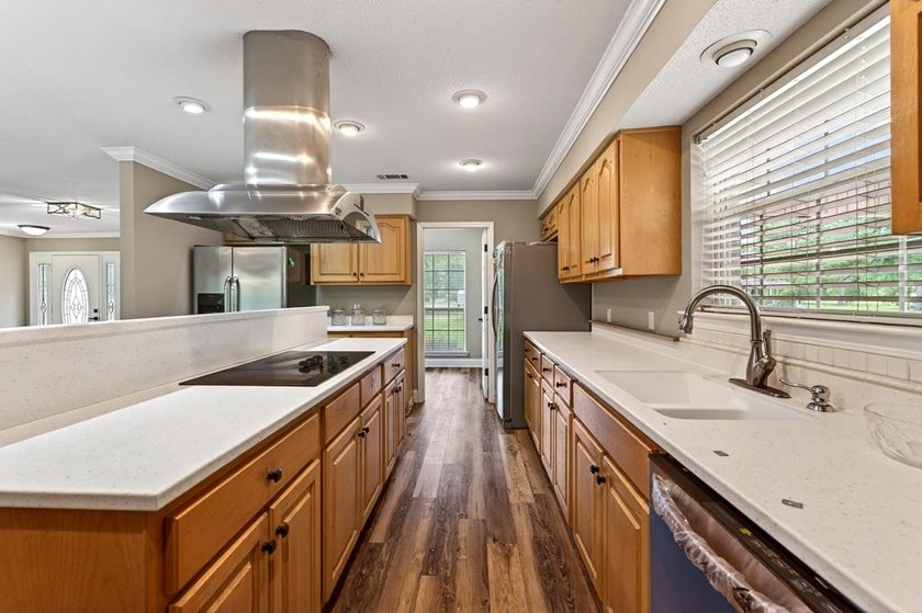 Welcome home! This beautifully maintained property is move in - photo 14