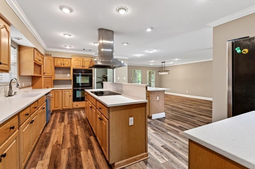Welcome home! This beautifully maintained property is move in - photo 17