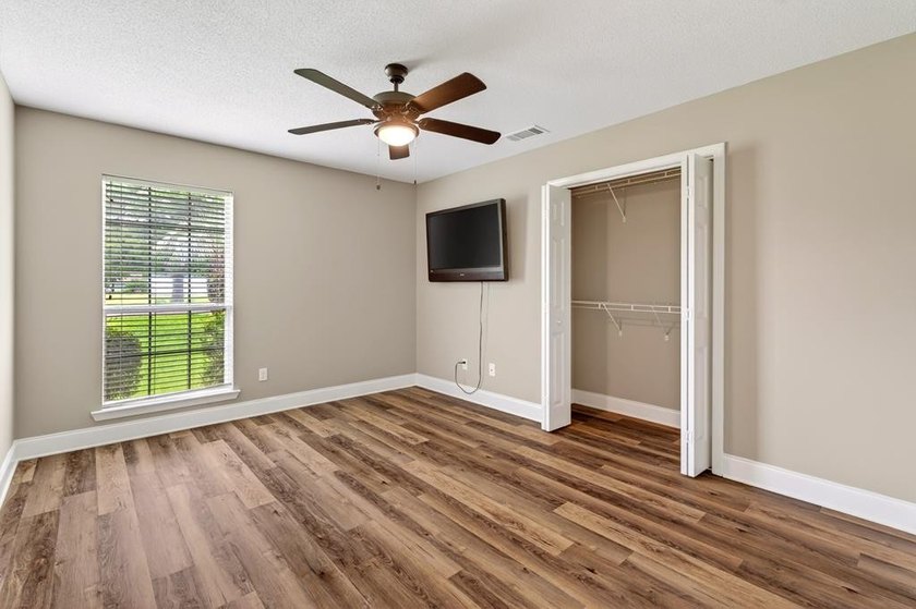Welcome home! This beautifully maintained property is move in - photo 33