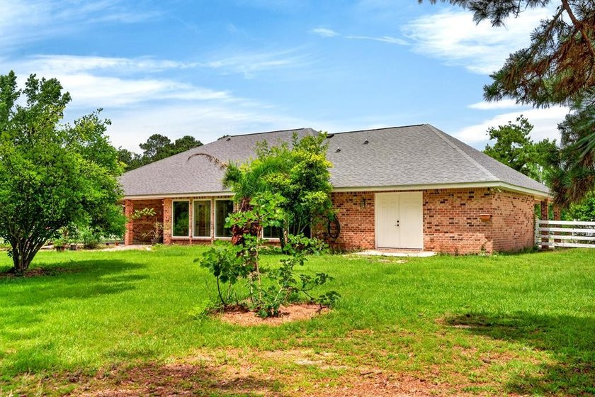 Welcome home! This beautifully maintained property is move in - photo 44