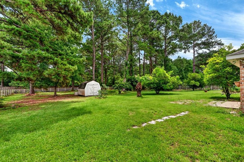 Welcome home! This beautifully maintained property is move in - photo 46