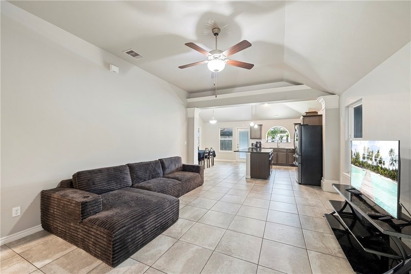 Welcome to 2218 Spoonbill, a move-in ready gem on the desirable - photo 4