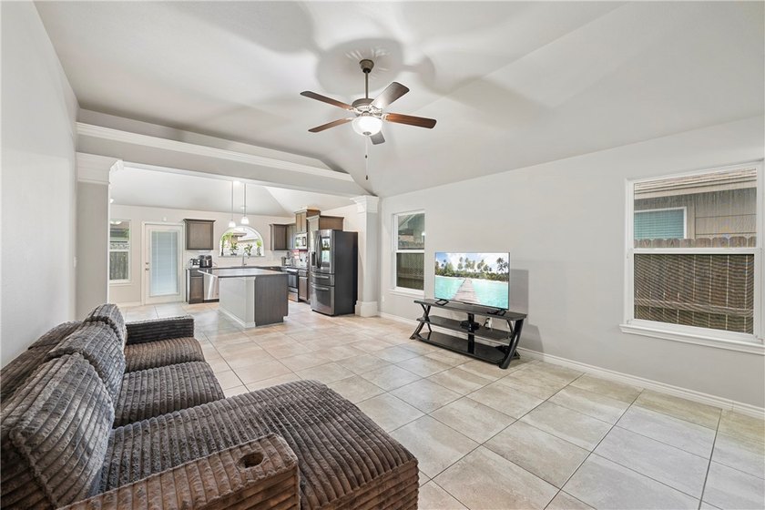 Welcome to 2218 Spoonbill, a move-in ready gem on the desirable - photo 5
