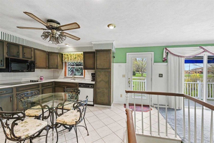 The perfect year-round residence, vacation getaway, or - photo 2