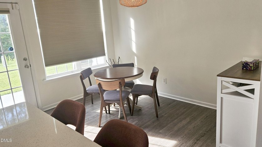 Lakefront 3 Bedroom townhome in a very nice quiet neighborhood - photo 5
