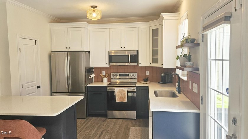 Lakefront 3 Bedroom townhome in a very nice quiet neighborhood - photo 7