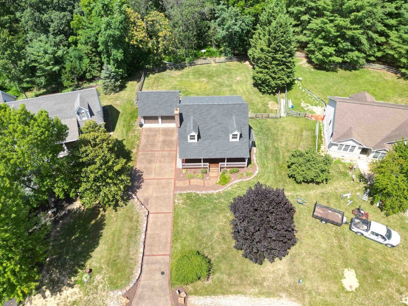 Welcome to this excellently maintained Cape Cod in the heart of - photo 5