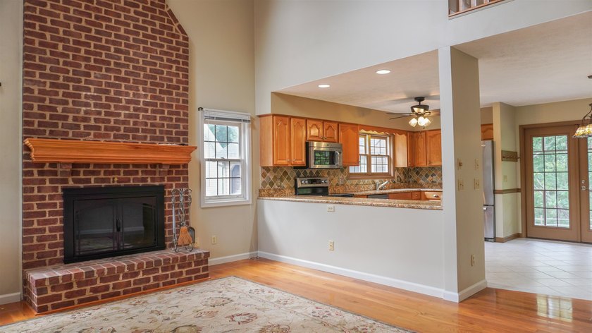 Welcome to this excellently maintained Cape Cod in the heart of - photo 9