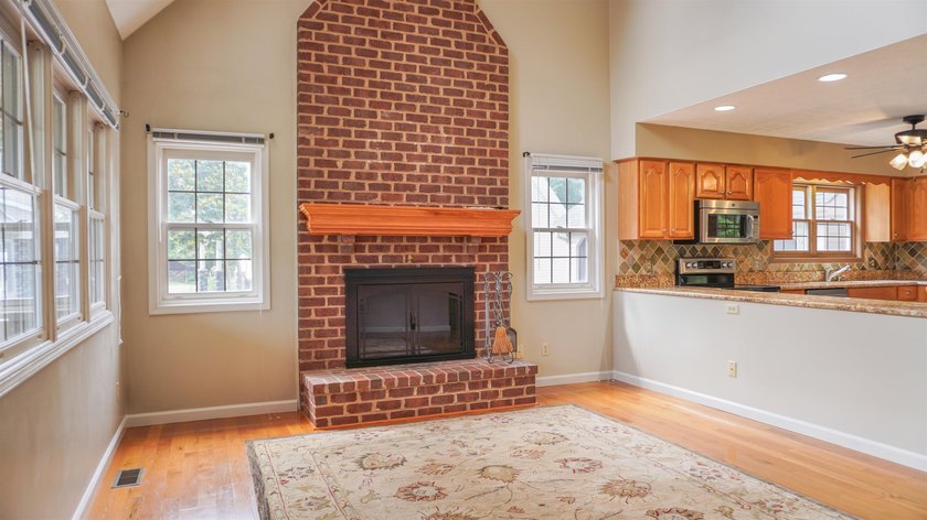 Welcome to this excellently maintained Cape Cod in the heart of - photo 10