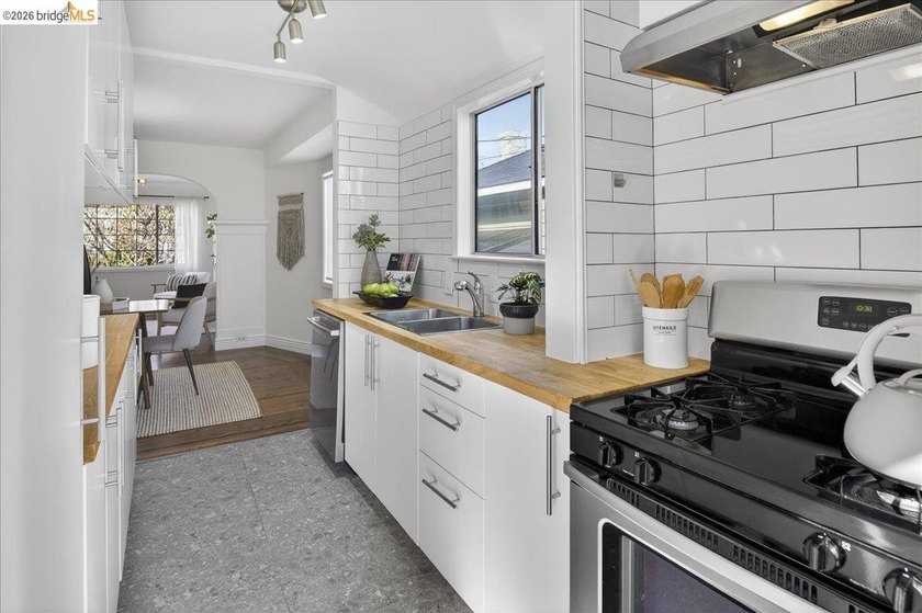 This beautiful Longfellow bungalow lives like a single family - photo 15