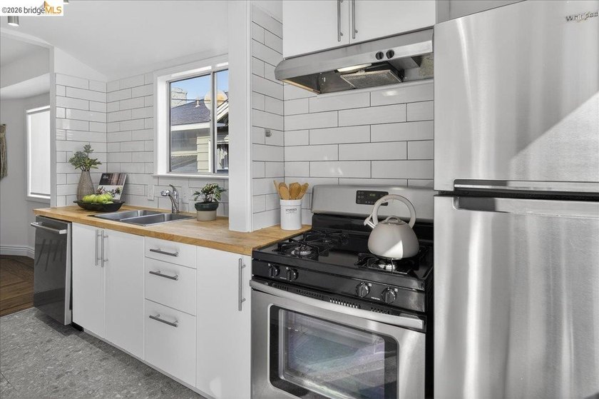 This beautiful Longfellow bungalow lives like a single family - photo 16