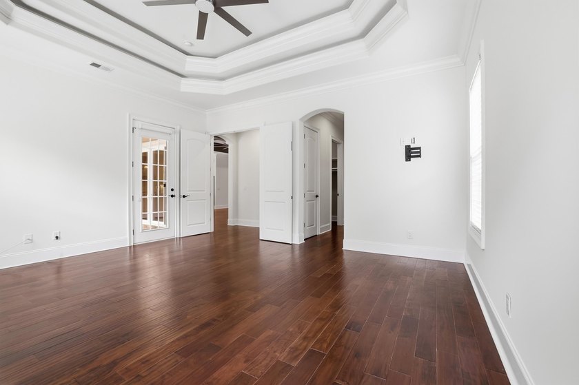 Beautiful 4 bedroom, 3 bath Mediterranean-style home located in - photo 24