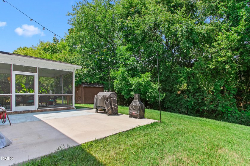 This beautifully maintained 5-bedroom, 3-full bathroom home - photo 36