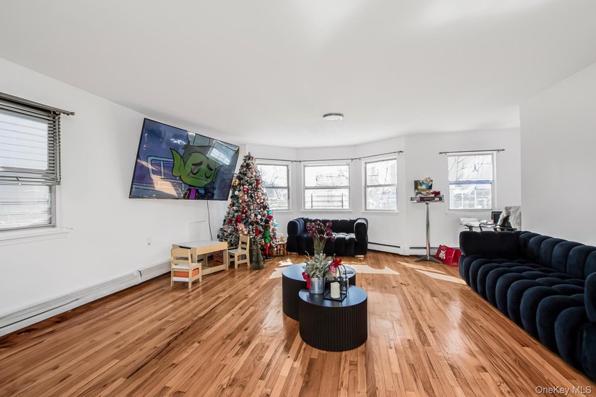 Welcome to 819 E 223rd St in the heart of the Williamsbridge - photo 4