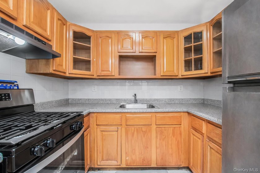 Welcome to 819 E 223rd St in the heart of the Williamsbridge - photo 6