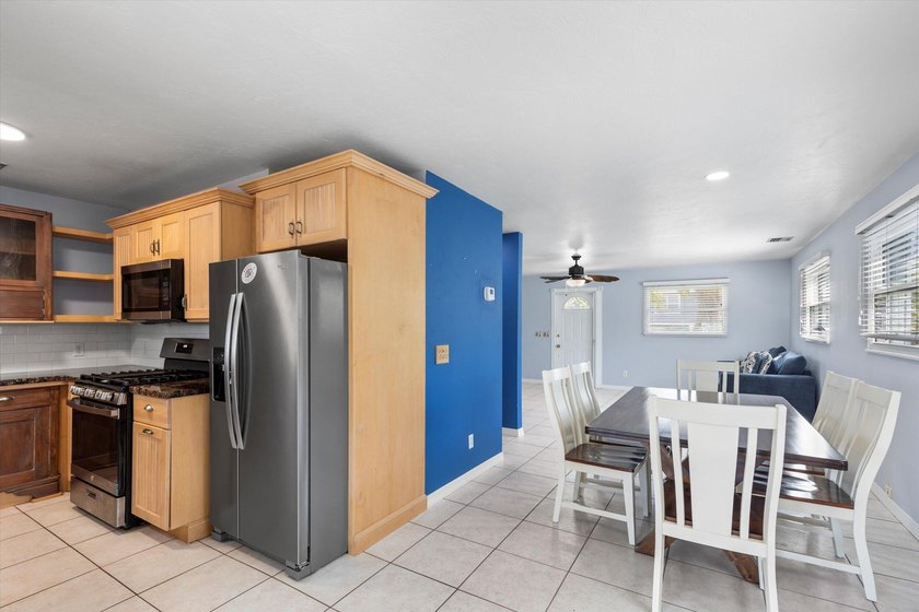 Custom-built 2-bedroom, 2-bathroom home (1987) situated on a - photo 12