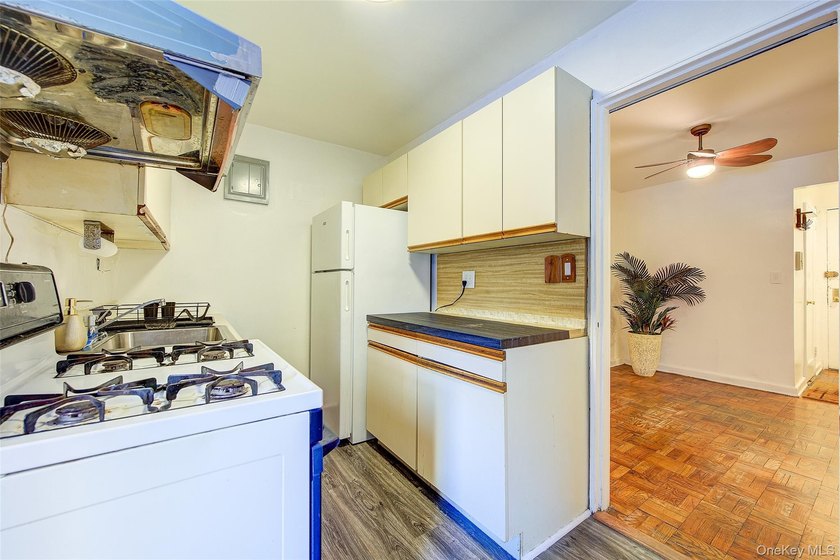 Welcome to River Gardens, Pet friendly building in the heart of - photo 17