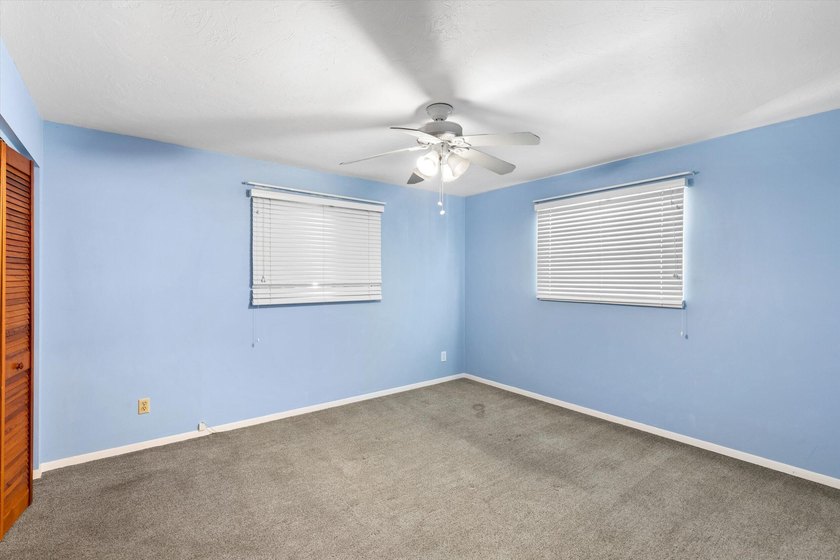 Custom-built 2-bedroom, 2-bathroom home (1987) situated on a - photo 22