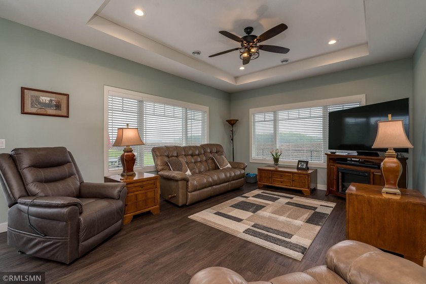Charming 3-bedroom, 2-bathroom patio home has a heated 2.5 stall - photo 23