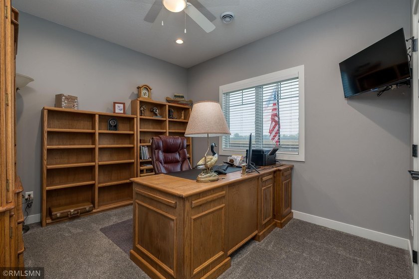 Charming 3-bedroom, 2-bathroom patio home has a heated 2.5 stall - photo 24