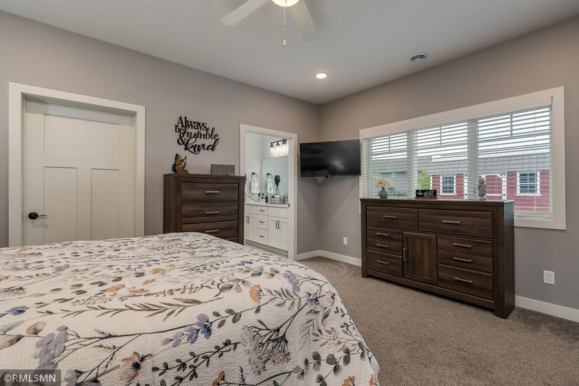 Charming 3-bedroom, 2-bathroom patio home has a heated 2.5 stall - photo 29