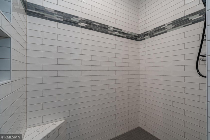Charming 3-bedroom, 2-bathroom patio home has a heated 2.5 stall - photo 34