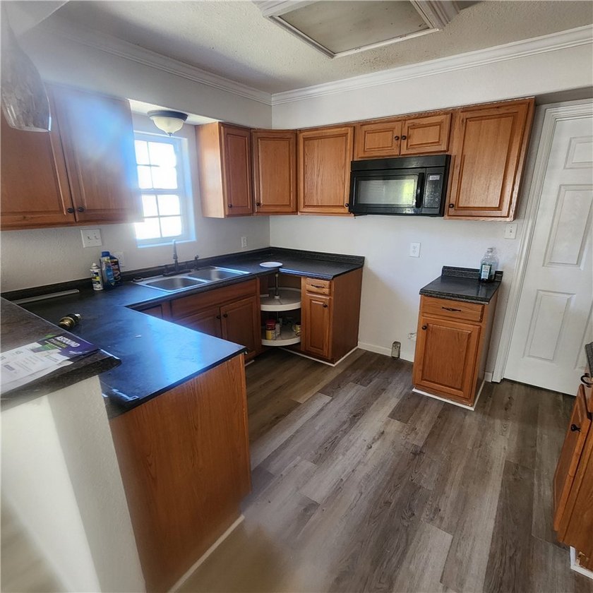 Come view this charming 2 bedroom 1 bath home with living room - photo 3