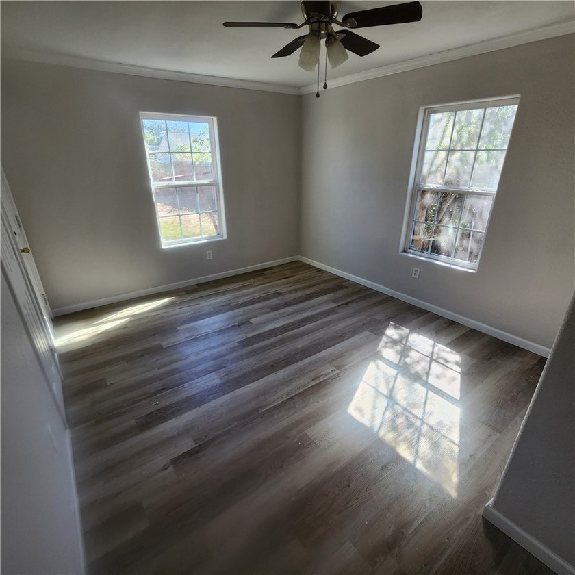 Come view this charming 2 bedroom 1 bath home with living room - photo 4