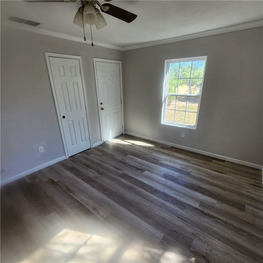 Come view this charming 2 bedroom 1 bath home with living room - photo 5