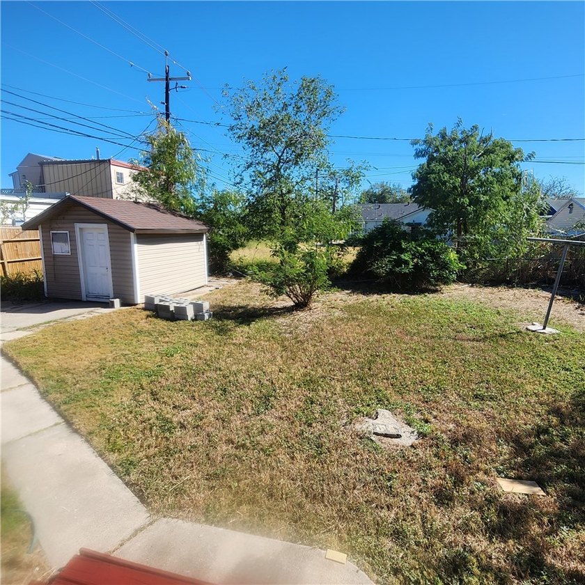 Come view this charming 2 bedroom 1 bath home with living room - photo 6