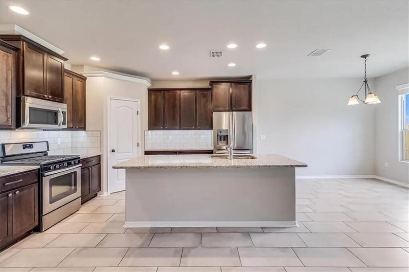 LOCATION! Gorgeous Southside home in Terra Mar by the Oso Bay - photo 9