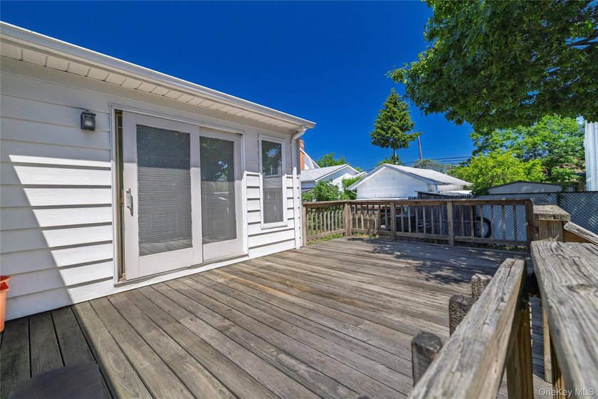 Welcome to this spacious 3-bedroom expanded Cape situated on an - photo 16
