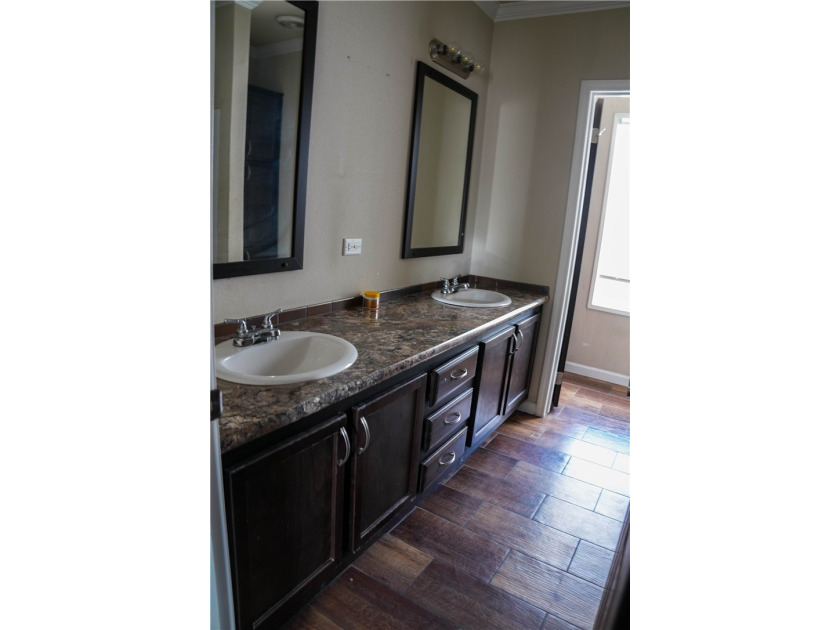 Welcome to your South Texas retreat! This spacious 3-bedroom - photo 6
