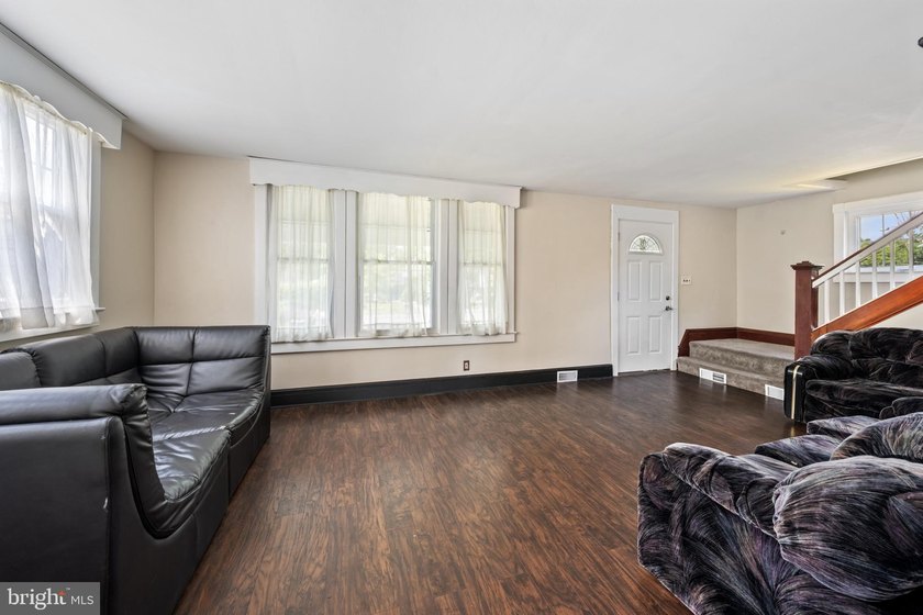 Welcome to 2241 Spruce St, a charming 1925 Craftsman Colonial - photo 6