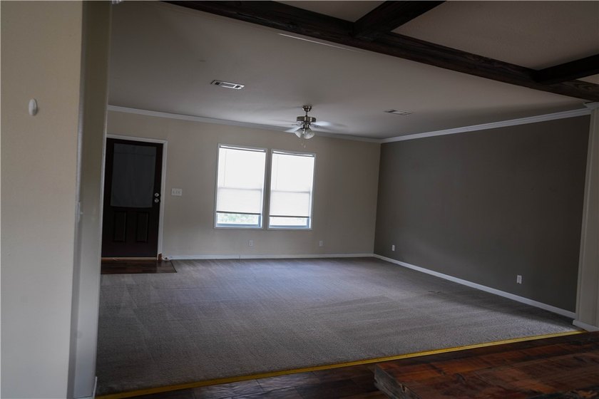 Welcome to your South Texas retreat! This spacious 3-bedroom - photo 7