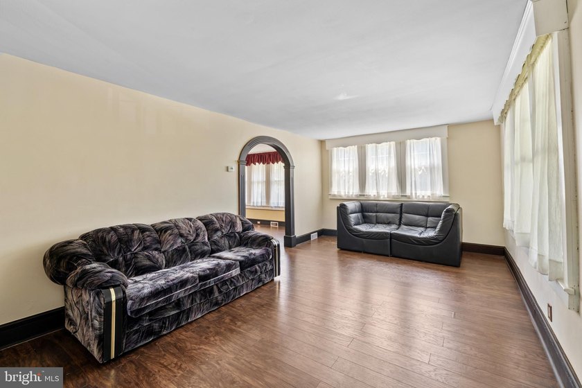 Welcome to 2241 Spruce St, a charming 1925 Craftsman Colonial - photo 7