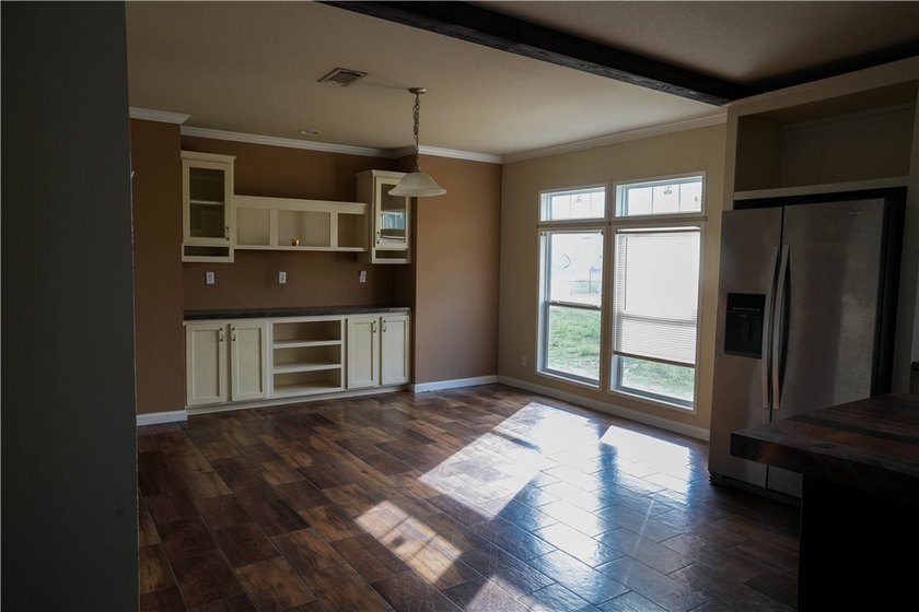 Welcome to your South Texas retreat! This spacious 3-bedroom - photo 8