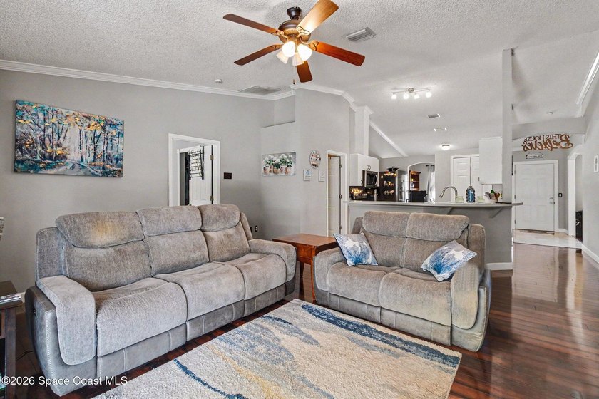 Welcome home to this beautifully maintained 3-bedroom, 2-bath - photo 8