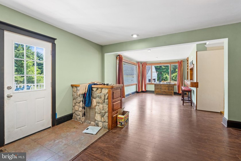 Welcome to 2241 Spruce St, a charming 1925 Craftsman Colonial - photo 10