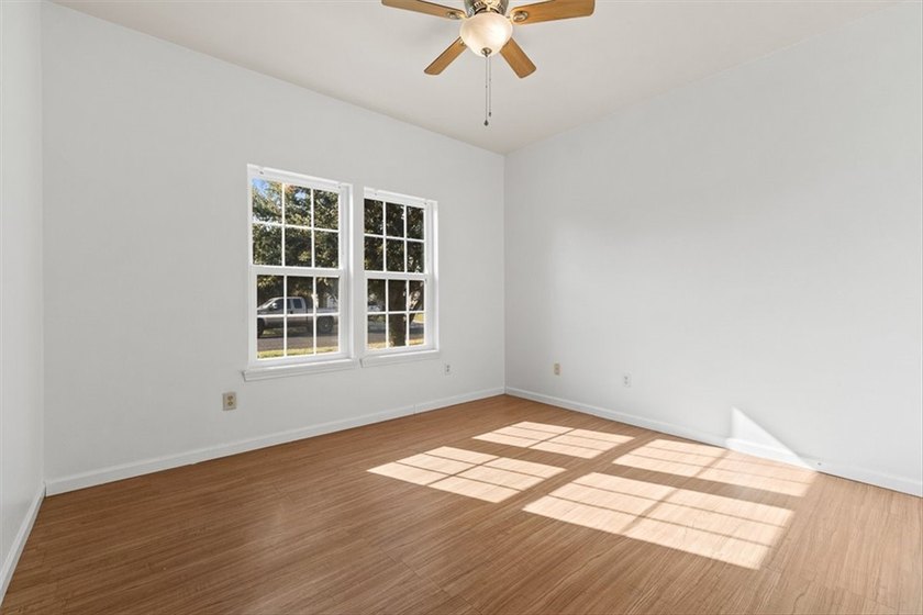 Welcome home to this beautifully maintained 4-bedroom, 2-bath - photo 10