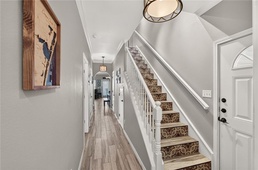 PRIME LOCATION! BEACH &amp; GULF VIEW TOWNHOME DIRECTLY ACROSS FROM - photo 3