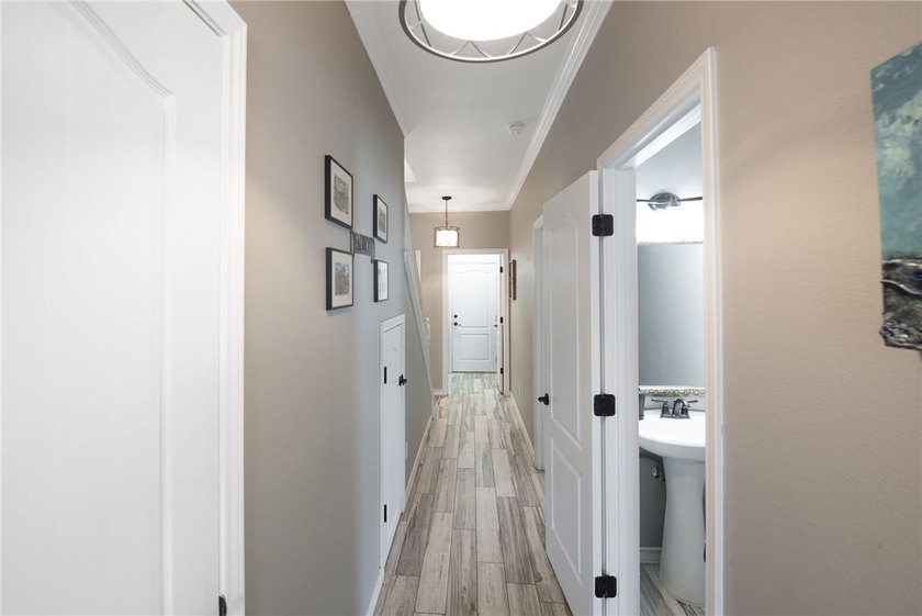 PRIME LOCATION! BEACH &amp; GULF VIEW TOWNHOME DIRECTLY ACROSS FROM - photo 4