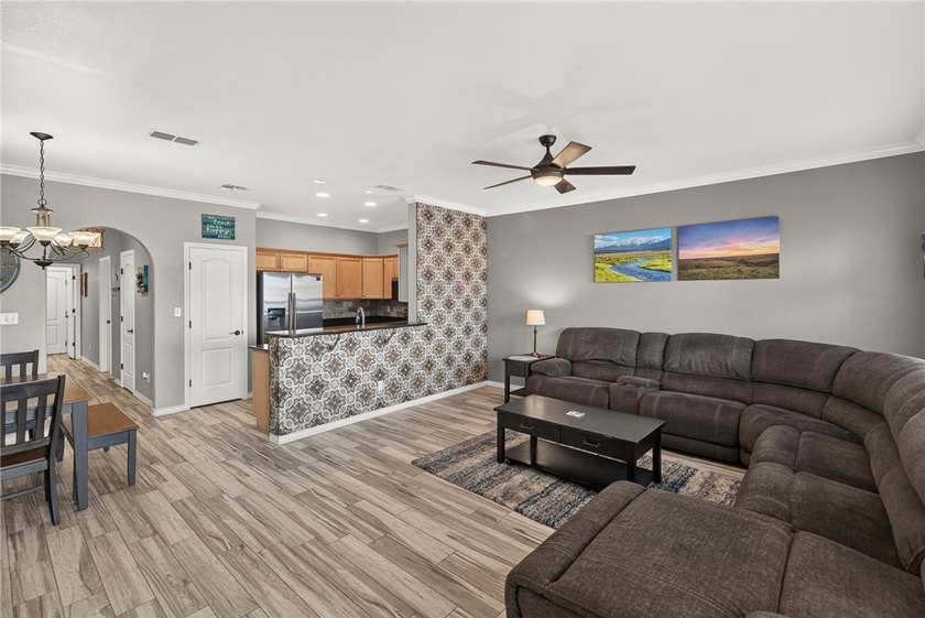 PRIME LOCATION! BEACH &amp; GULF VIEW TOWNHOME DIRECTLY ACROSS FROM - photo 8