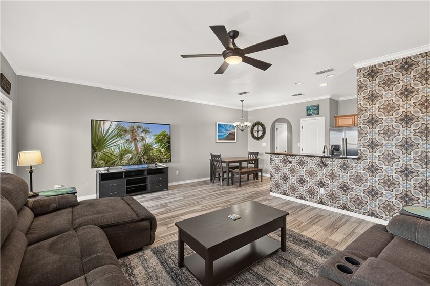 PRIME LOCATION! BEACH &amp; GULF VIEW TOWNHOME DIRECTLY ACROSS FROM - photo 9