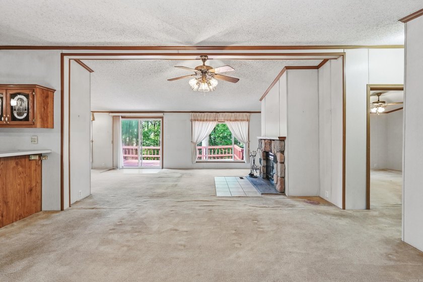 Bring your vision to this Greers Ferry Lake home on the - photo 15