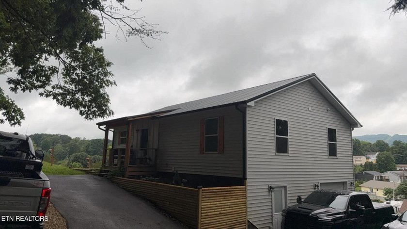 Just 2 years old! This one packs a punch! 1967 sq ft with 3 - photo 18